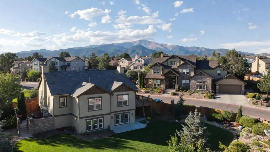 Colorado Springs home with updates and Pikes Peak views – pricing guide 2025.jpg
